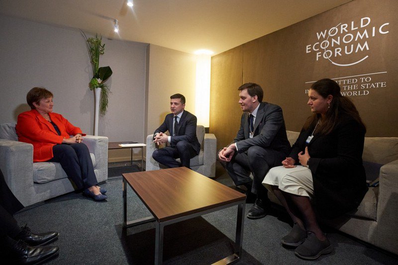 Davos: Tổng thống, Thủ tướng, Bộ trưởng tài chính Ukraine tiến hành đàm phán với giám đốc IMF
