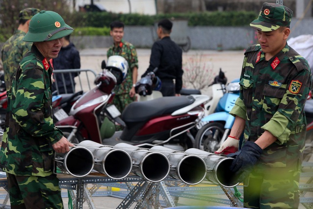 Hà Nội: Bên trong trận địa pháo hoa chuẩn bị khai hoả, đón giao thừa