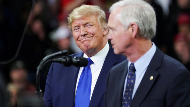 Tổng thống Mỹ Trump rất ngạc nhiên khi biết Ukraine có mỏ dầu: "Vậy tại sao lại không có tiền?"