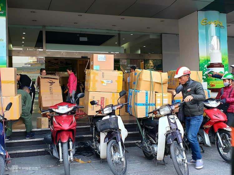 Khẩu trang y tế loạn giá, 'cháy' hàng