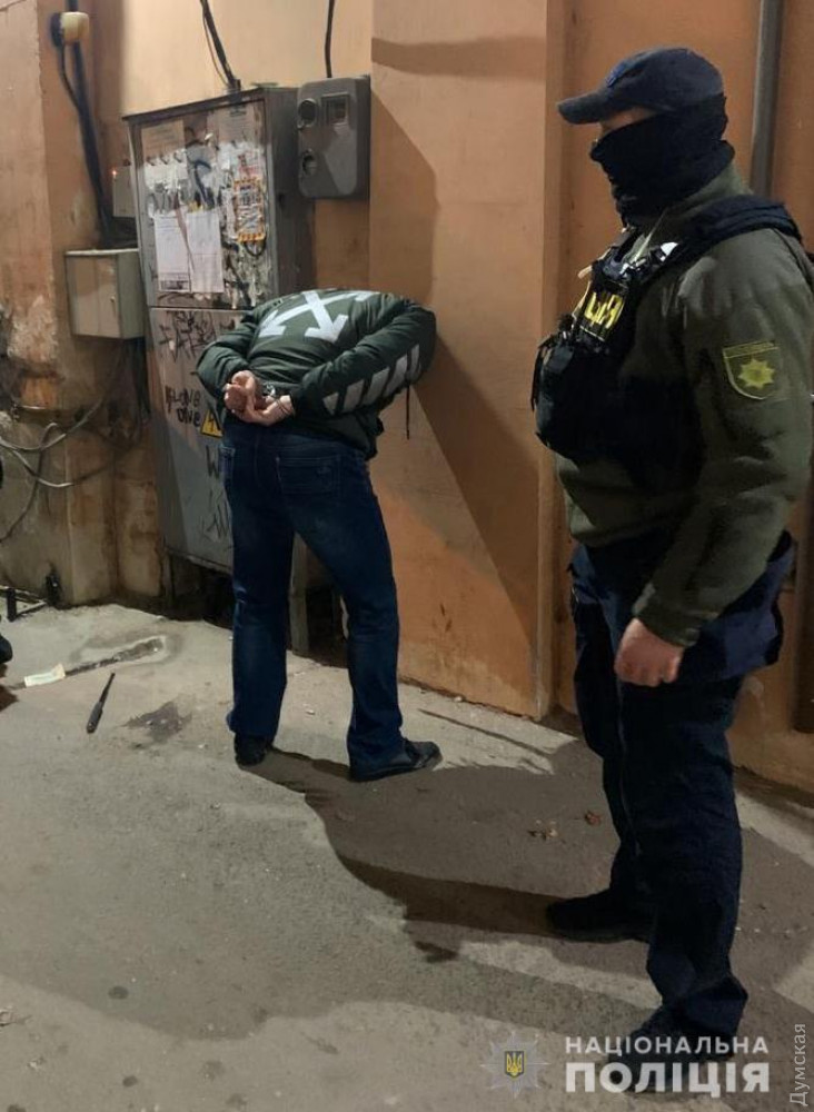 Odessa: Băng nhóm tội phạm lập nhà thổ cùng với gái làm tiền cướp tài sản của khách hàng (video)