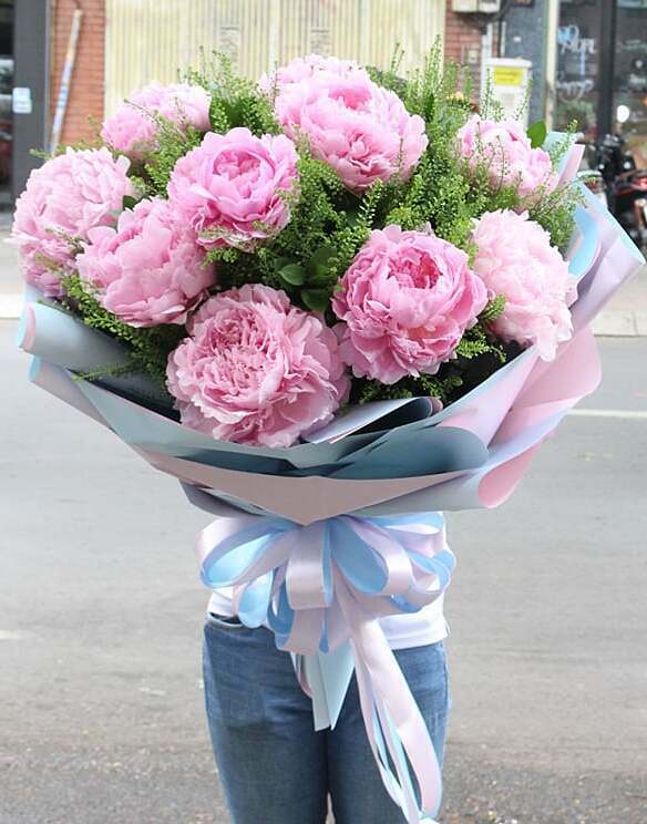 Kệ hoa trái tim 40 triệu đồng ngày Valentine