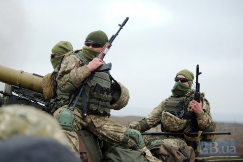 Tổng thống Zelenski đề nghị rút quân đội và vũ khí tại Donbass theo khu vực