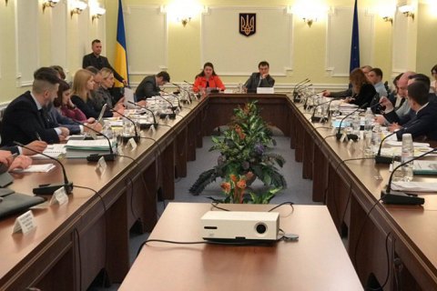 Ukraine: Uỷ ban quốc hội về chính sách tài chính, thuế và hải quan nghe báo cáo của Chính phủ