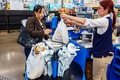 Thay đổi cách mua túi đựng hàng, Walmart tiết kiệm hàng chục triệu USD