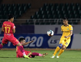 Phan Văn Đức trở lại, SL Nghệ An giành điểm trên sân Thống Nhất