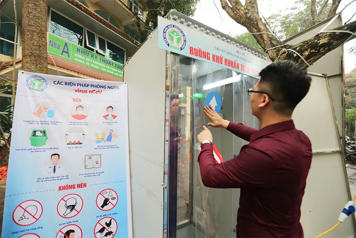 Buồng khử khuẩn toàn thân di động đầu tiên do Việt Nam sản xuất