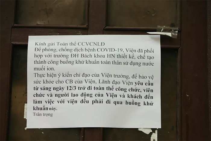 Buồng khử khuẩn toàn thân di động đầu tiên do Việt Nam sản xuất