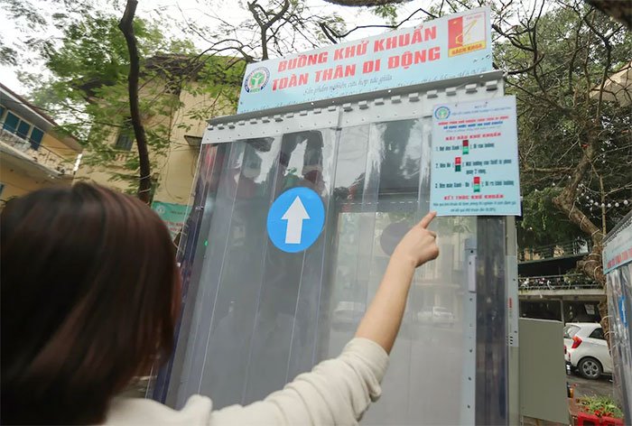 Buồng khử khuẩn toàn thân di động đầu tiên do Việt Nam sản xuất
