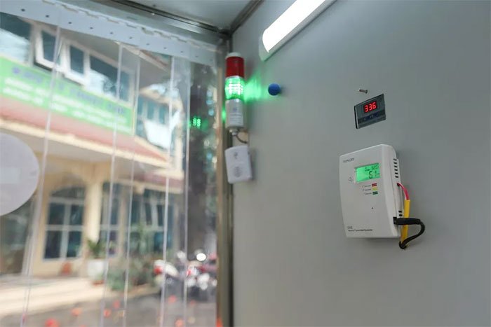 Buồng khử khuẩn toàn thân di động đầu tiên do Việt Nam sản xuất