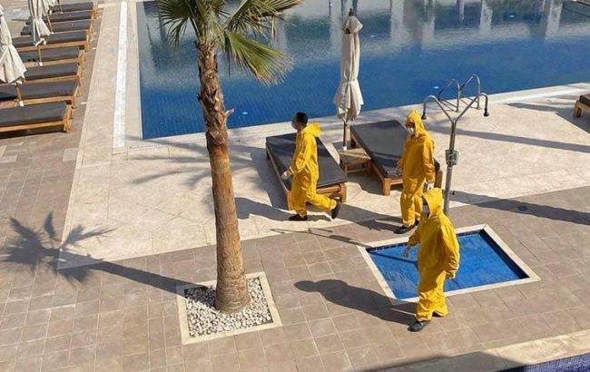 Các khách du lịch Ukraine bị đóng cửa cách ly trong hai khách sạn tại Ai Cập do bị tình nghi nhiễm corona virus
