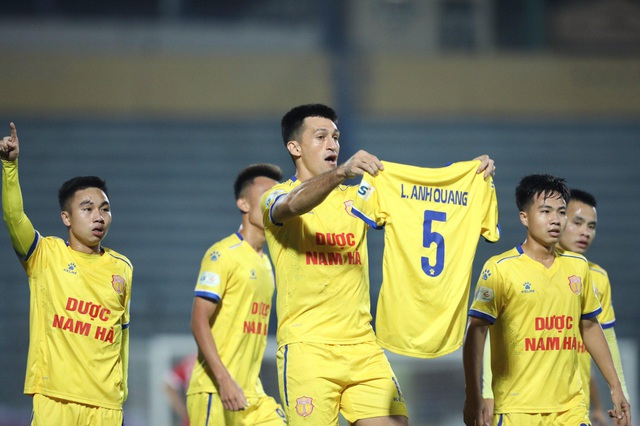 HLV Park Hang Seo dự khán, Nam Định thắng trận ở V-League
