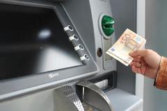 Khởi nghiệp với sáng kiến ATM khử khuẩn tiền mặt
