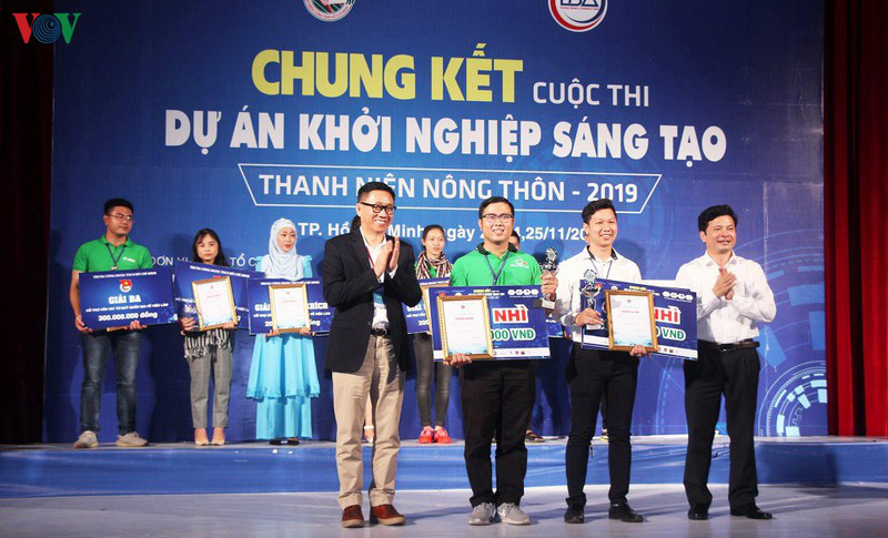 Chàng kỹ sư bỏ việc lương cao, khởi nghiệp táo bạo với cây dừa nước