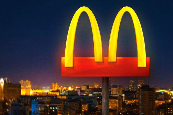 McDonald's đổi logo đầy tinh tế tại Brazil trước đại dịch COVID-19