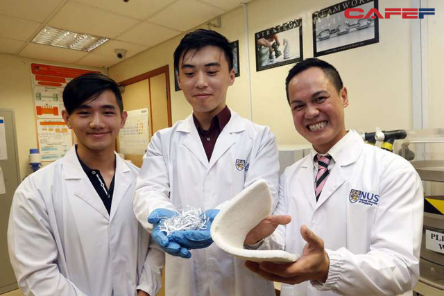Phó giáo sư gốc Việt sản xuất ra "siêu vật liệu - lấy rác dọn rác": Tôi muốn đem công nghệ về Việt Nam, vì tôi là người Việt Nam