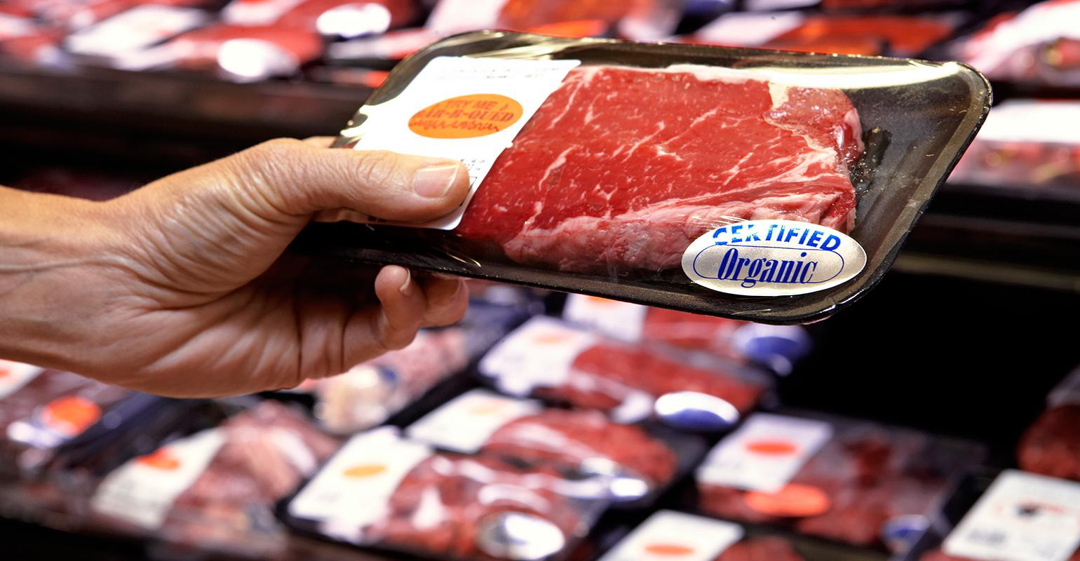 Xu hướng các chuỗi siêu thị tự sản xuất thịt, sữa để bán