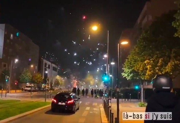 Bạo loạn bùng phát dữ dội ở Paris