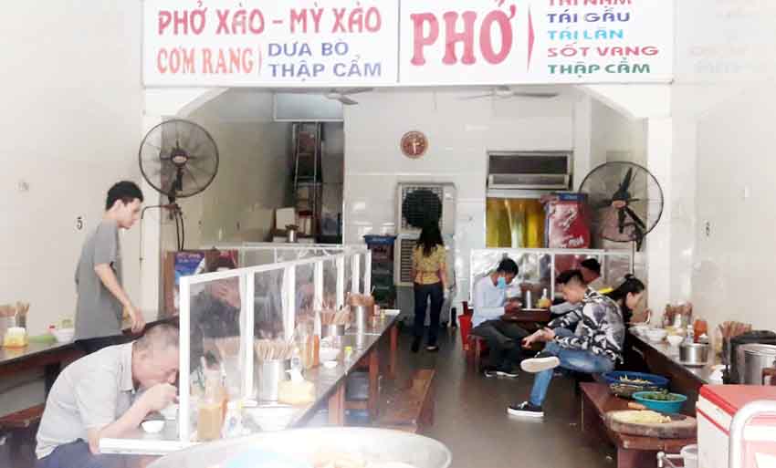 Mô hình hàng quán đặt vách ngăn phòng, chống Covid-19