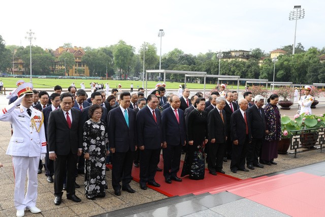 Lãnh đạo Đảng, Nhà nước dự Lễ kỷ niệm 130 năm ngày sinh Chủ tịch Hồ Chí Minh