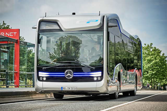 THACO lắp ráp xe buýt Mercedes-Benz tại Việt Nam, 'thâu tóm' mảng xe thương mại