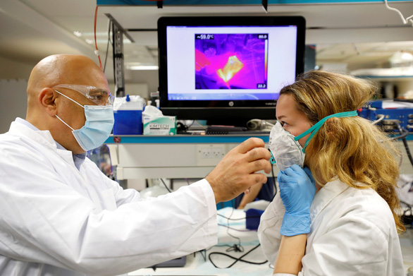 Israel giới thiệu khẩu trang diệt virus corona bằng nhiệt