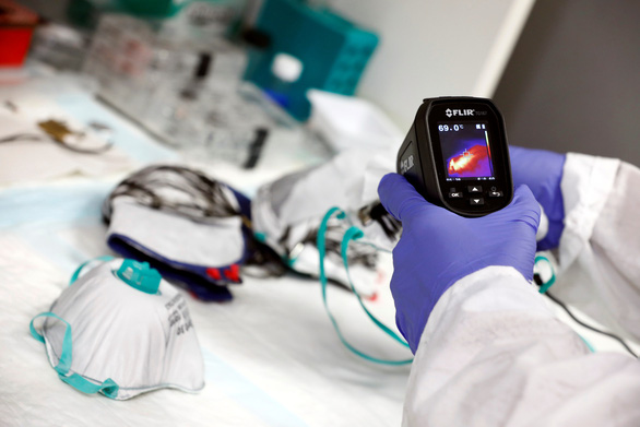 Israel giới thiệu khẩu trang diệt virus corona bằng nhiệt