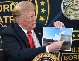 Ông Trump tuyên bố tường biên giới chặn được Covid-19