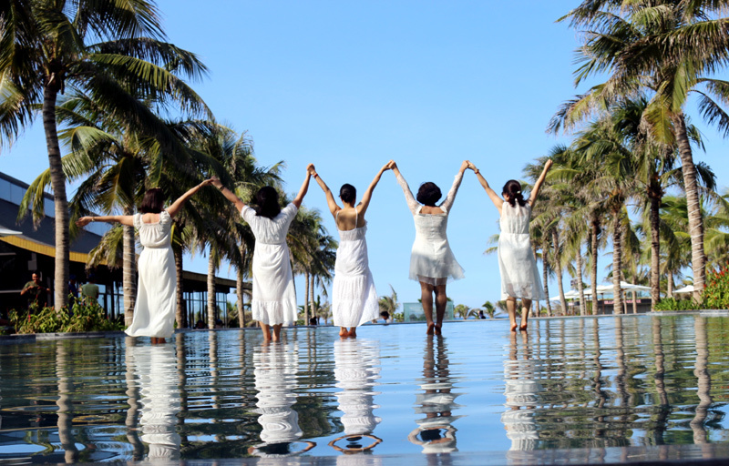 Tháng 7 bùng nổ du lịch: Ồ ạt tour rẻ, sân bay đông nghẹt