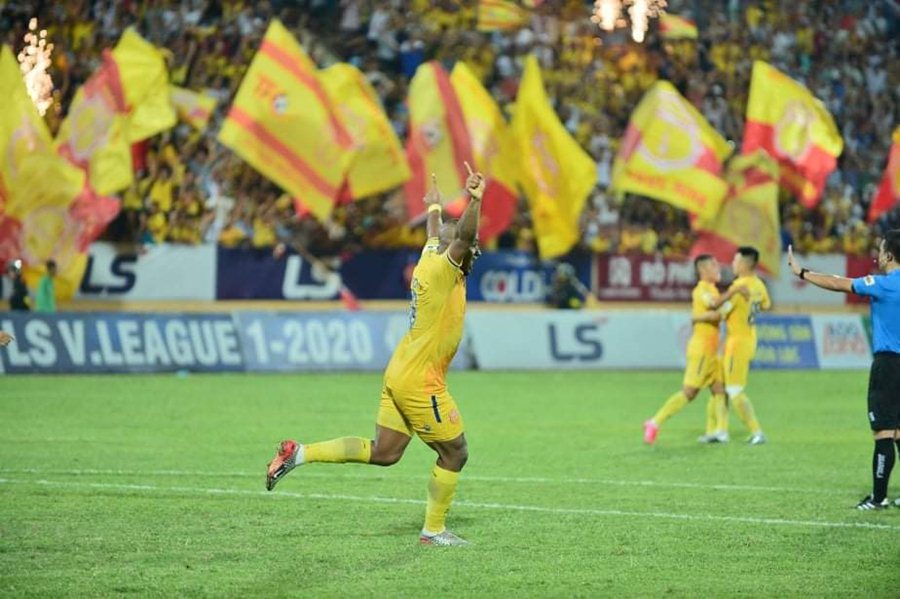 Vòng 9 V-League: Công Phượng, Bùi Tiến Dũng cùng tỏa sáng