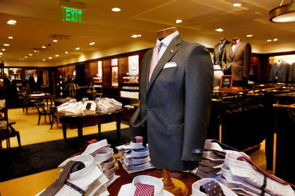 Tiếp bước Brooks Brothers, thêm một đại gia bán lẻ thời trang Mỹ gục ngã vì COVID-19