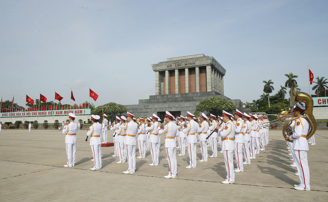 Lãnh đạo Đảng, Nhà nước đặt vòng hoa, tưởng niệm các anh hùng liệt sỹ nhân ngày 27/7