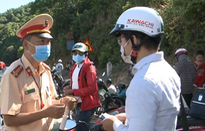 Tránh khai báo y tế, hàng ngàn người tự ý rời Đà Nẵng bằng cách vượt đèo Hải Vân
