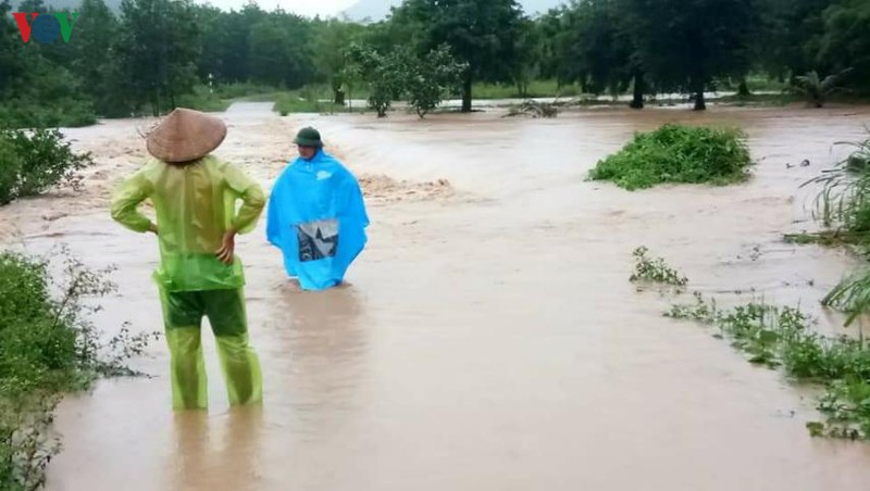 Mưa lớn gây ngập lụt cục bộ ở Quảng Ninh