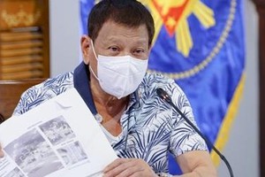 Tổng thống Duterte tình nguyện thử vaccine COVID-19 của Nga