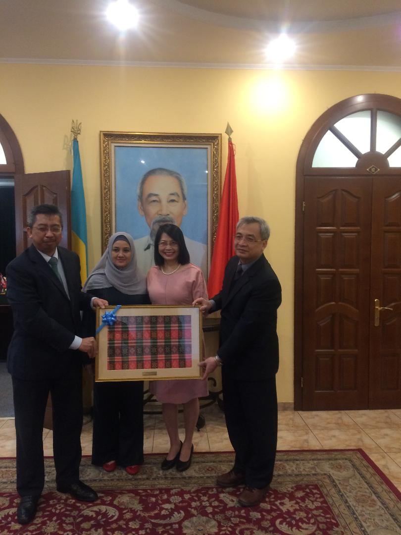 Đại sứ các nước Asean tại Ucraina tới thăm và chào từ biệt đại sứ Nguyễn Anh Tuấn
