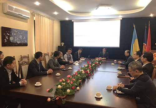 Đại sứ Nguyễn Hồng Thạch gặp gỡ doanh nghiệp cộng đồng Việt Nam tại Ucraina
