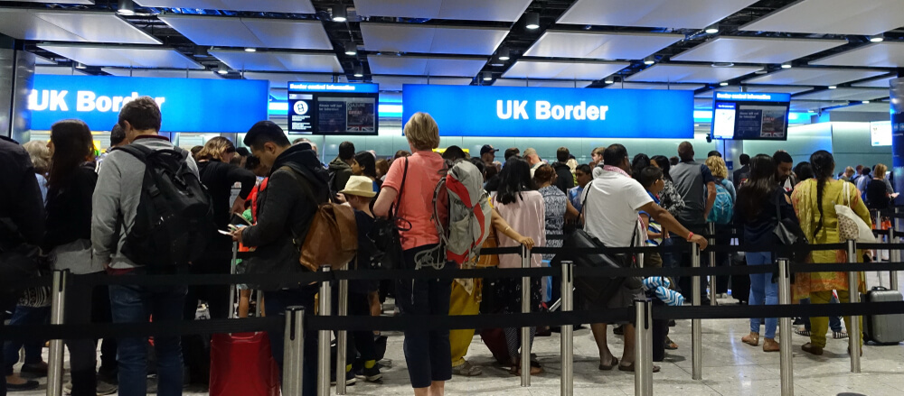Người lao động nhập cư rời Anh hàng loạt do tình hình dịch bệnh Covid-19