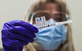 Các chuyên gia WHO khuyến cáo tiêm chủng vacxin AstraZenesa cho tất cả người lớn