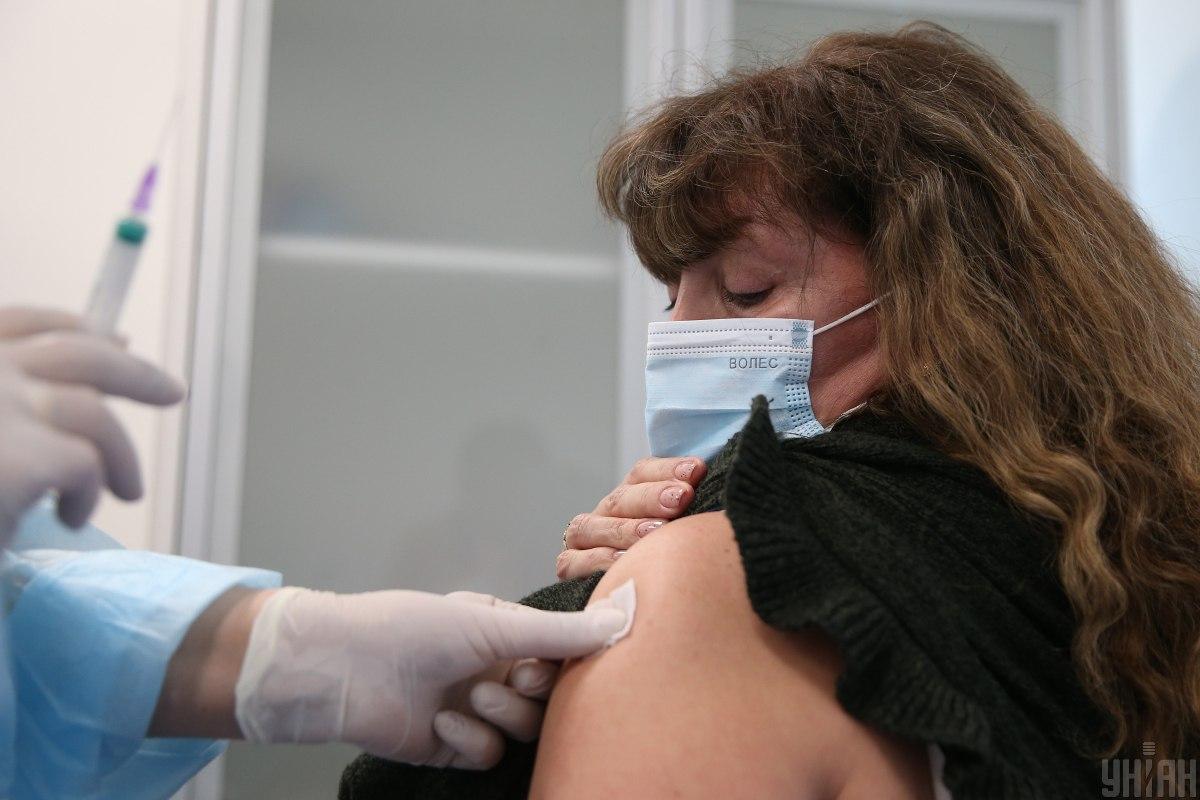 Áo tạm thời ngừng tiêm chủng một trong số lô vacxin chống covid AstraZenesa