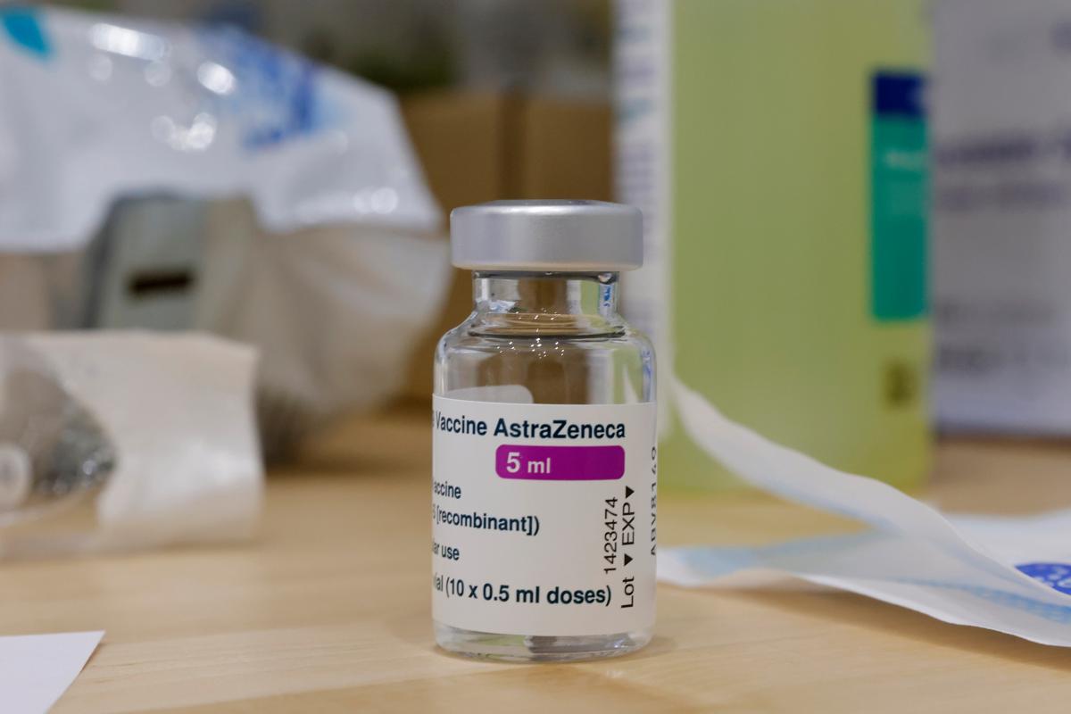Đức ngừng sử dụng vacxin AstraZenesa