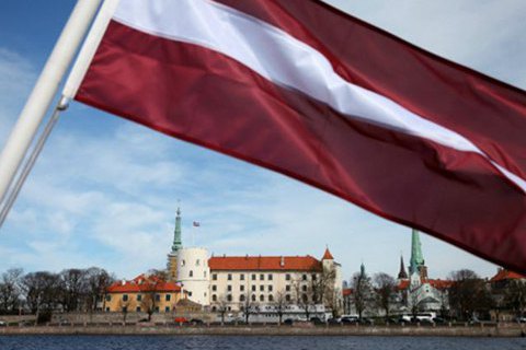 Belarusia trục xuất toàn bộ đại sứ quán Latvi về nước. Latvi đáp trả tương ứng