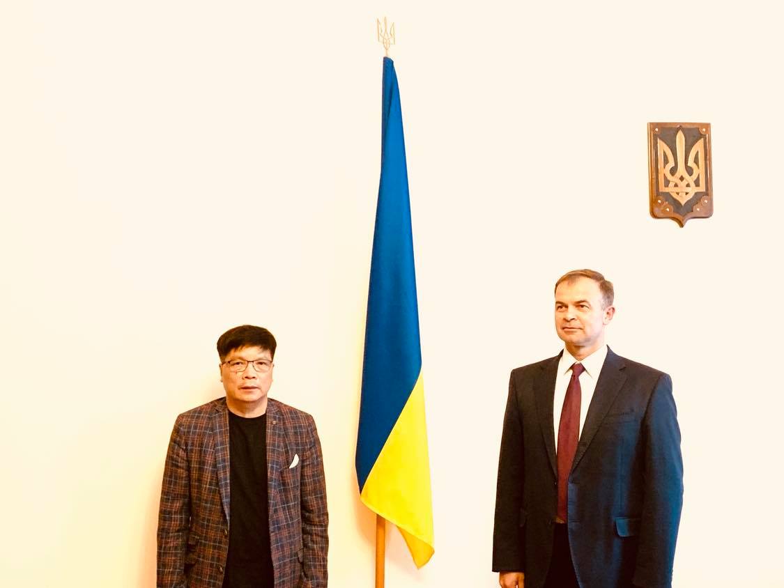 Ông Nguyễn Văn Khanh chào xã giao Đại diện Bộ ngoại giao Ucraina tại Odessa
