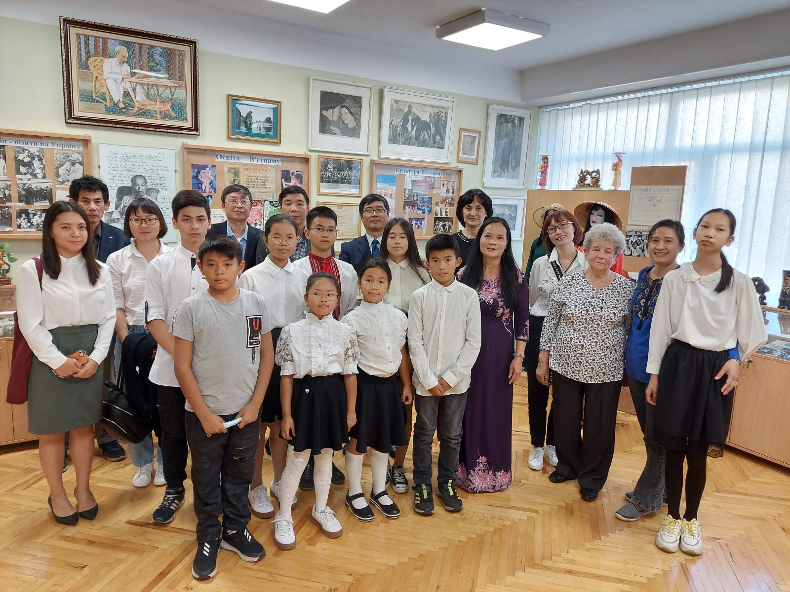 Khai giảng lớp tiếng Việt tại Trường chuyên ngữ số 251 thành phố Kyiv mang tên Chủ tịch Hồ Chí Minh
