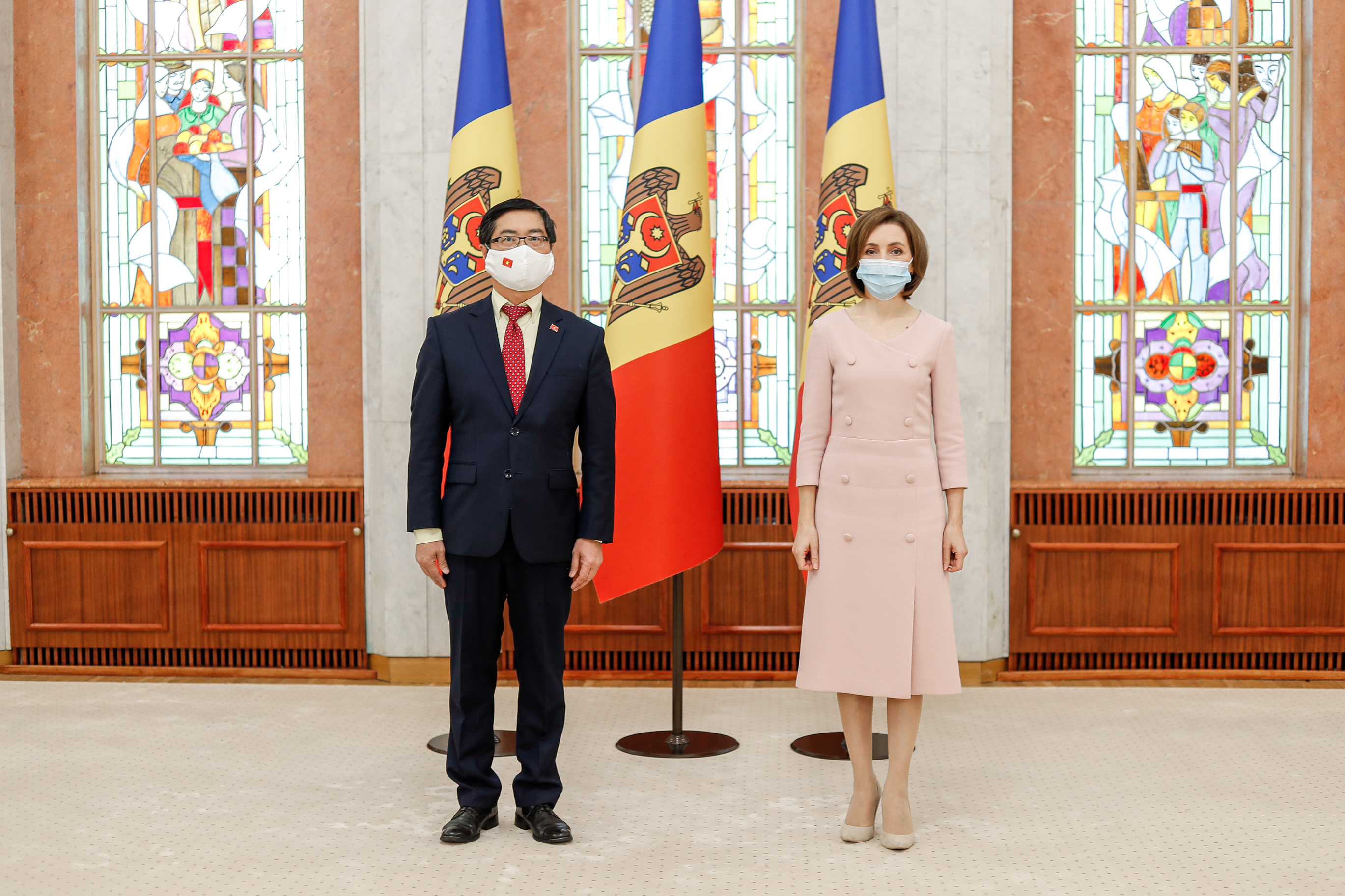 Đại sứ Nguyễn Hồng Thạch trình Uỷ nhiệm thư lên Tổng thống Moldova