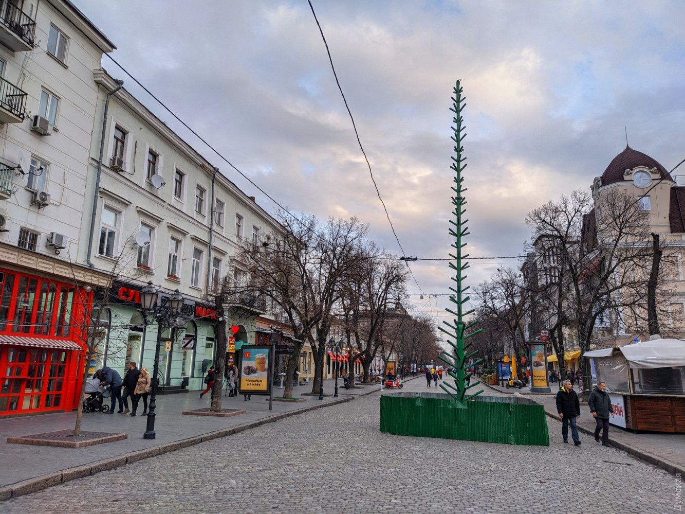 Odessa: Gorsad, Deribasovskaya chuẩn bị cho những ngày lễ Hội chợ ngoại giao và cây thông Tết