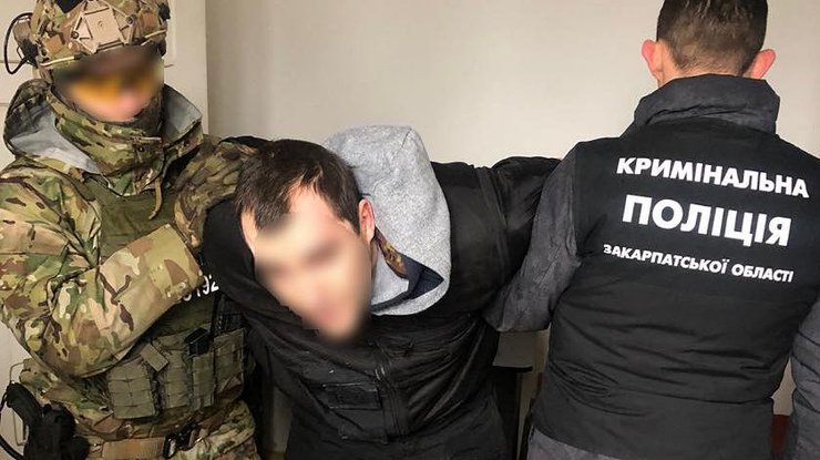 Zakarpate: Hai phạm nhân tấn công các nhân viên áp giải và trốn thoát khỏi trại tạm giam