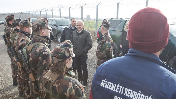 Hungary đưa quân đội tới biên giới với Ukraine