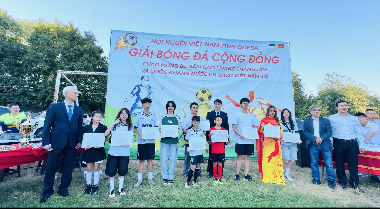 Thông báo khen thưởng học sinh có thành tích tốt trong học tập và rèn luyện năm học 2025-2026